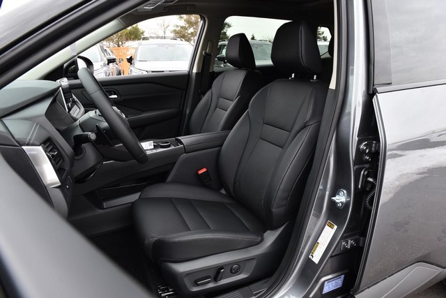 Nissan Rogue Vehicle Image 22