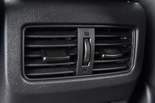 Nissan Rogue Vehicle Image 26