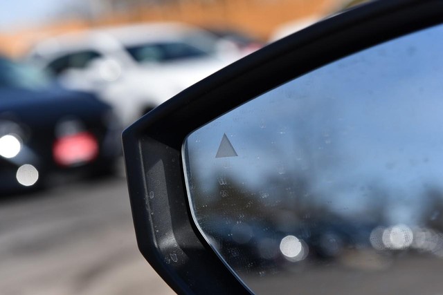 Nissan Sentra Vehicle Image 11