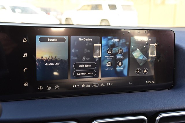 Nissan Sentra Vehicle Image 18