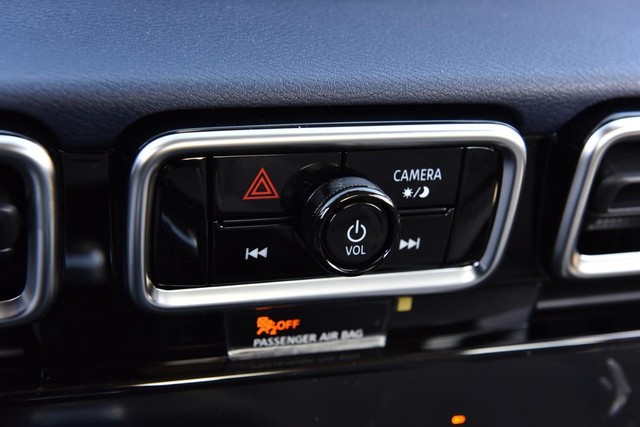 Nissan Sentra Vehicle Image 19