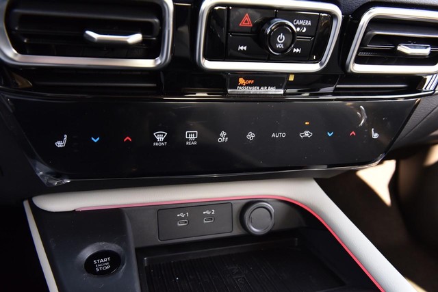 Nissan Sentra Vehicle Image 20