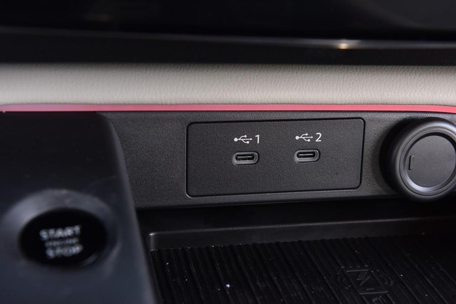 Nissan Sentra Vehicle Image 21