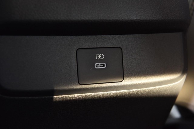 Nissan Sentra Vehicle Image 28