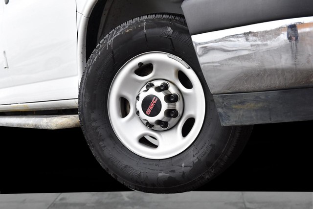 GMC Savana Cargo Van Vehicle Image 03