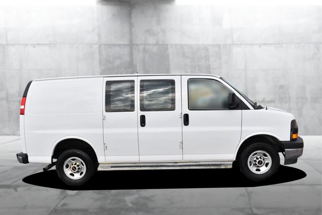 GMC Savana Cargo Van Vehicle Image 05
