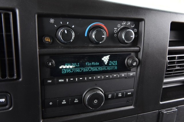 GMC Savana Cargo Van Vehicle Image 15