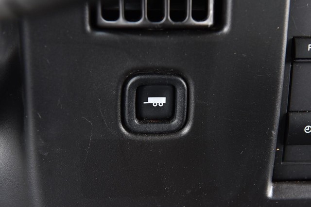 GMC Savana Cargo Van Vehicle Image 16