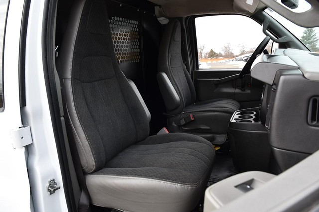 GMC Savana Cargo Van Vehicle Image 19