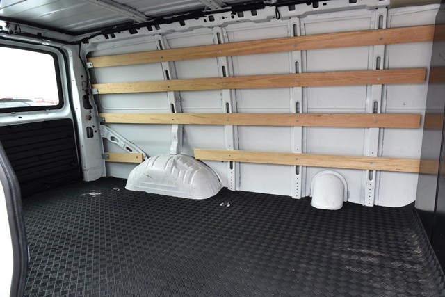 GMC Savana Cargo Van Vehicle Image 21