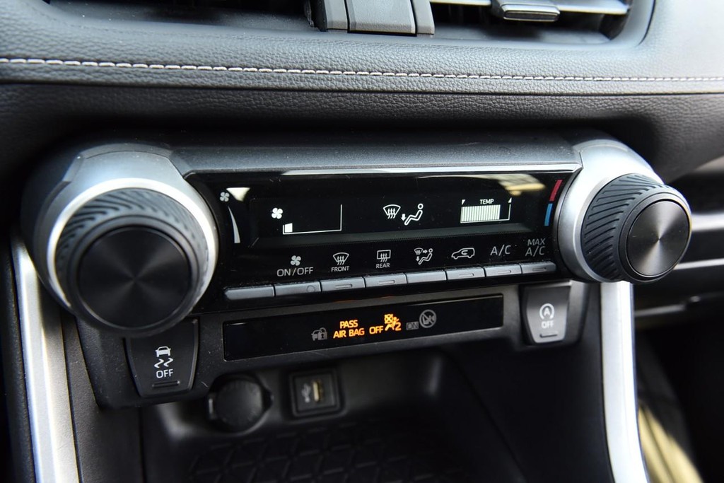 Toyota RAV4 Vehicle Image 14