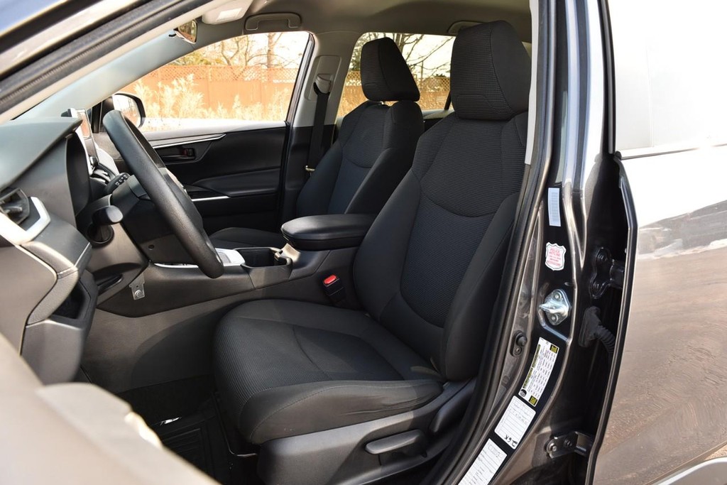 Toyota RAV4 Vehicle Image 17