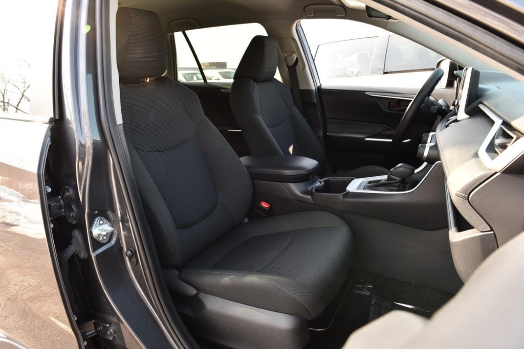 Toyota RAV4 Vehicle Image 18