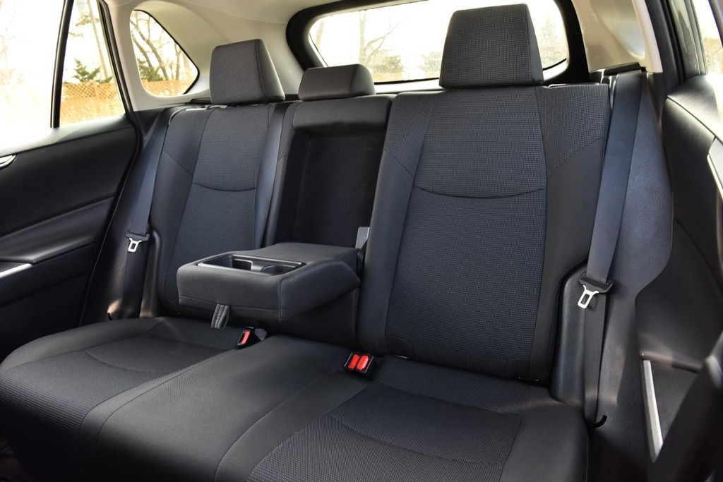 Toyota RAV4 Vehicle Image 19