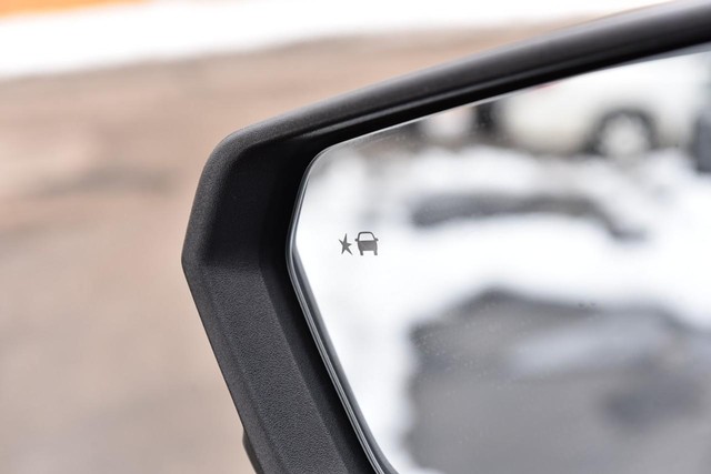 Chevrolet Equinox Vehicle Image 11