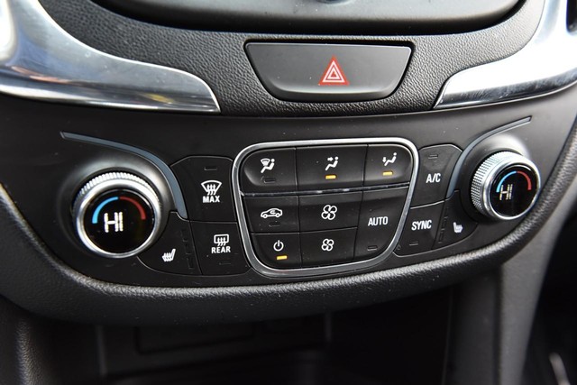 Chevrolet Equinox Vehicle Image 16