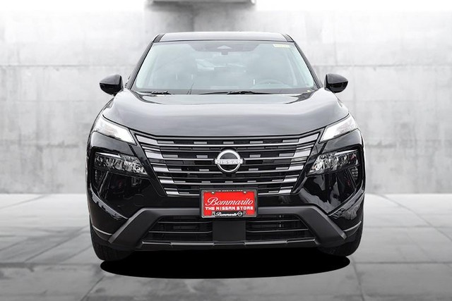 Nissan Rogue Vehicle Full-screen Gallery Image 4