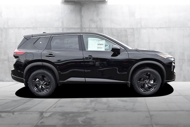 Nissan Rogue Vehicle Full-screen Gallery Image 5