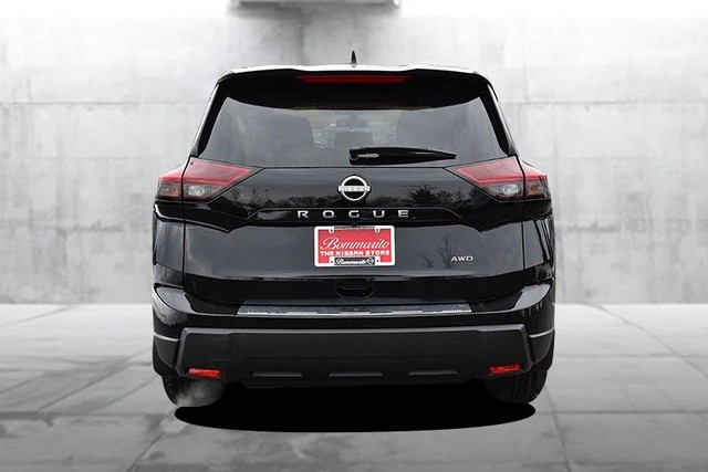 Nissan Rogue Vehicle Full-screen Gallery Image 6