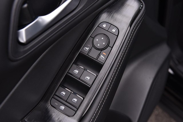 Nissan Rogue Vehicle Full-screen Gallery Image 9