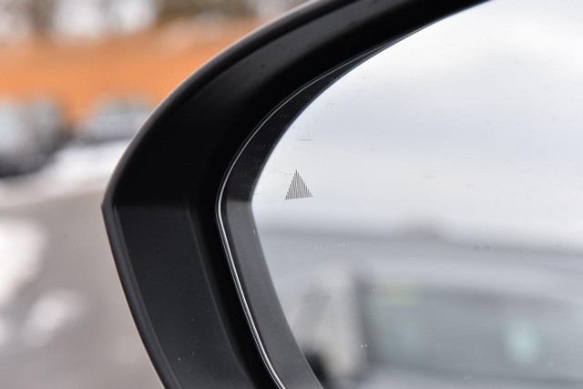 Nissan Rogue Vehicle Full-screen Gallery Image 10