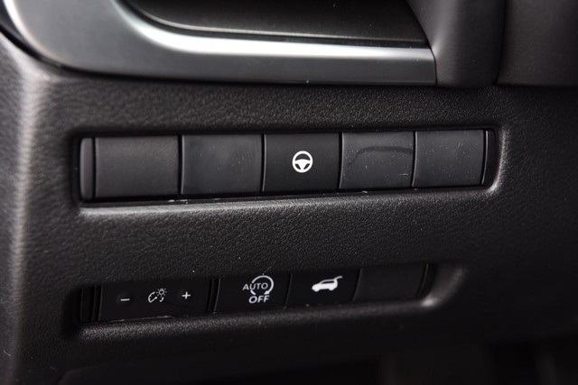 Nissan Rogue Vehicle Full-screen Gallery Image 11