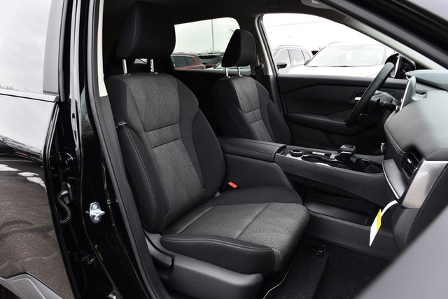 Nissan Rogue Vehicle Full-screen Gallery Image 20