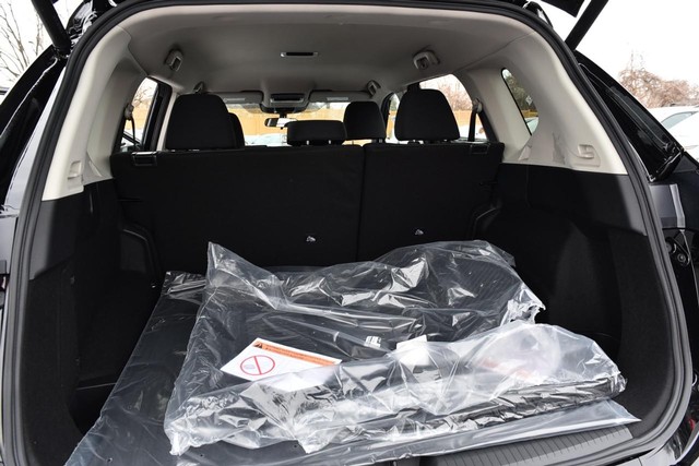 Nissan Rogue Vehicle Full-screen Gallery Image 24