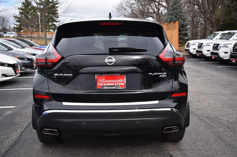 Nissan Murano Vehicle Full-screen Gallery Image 6