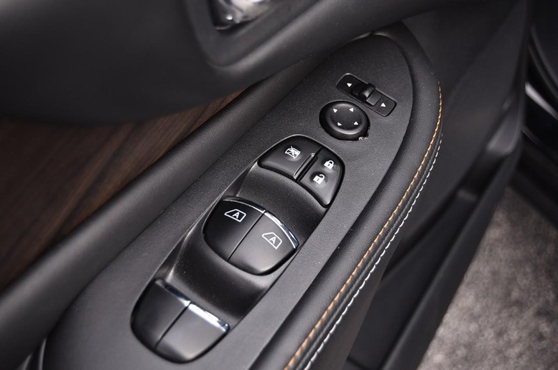 Nissan Murano Vehicle Full-screen Gallery Image 9