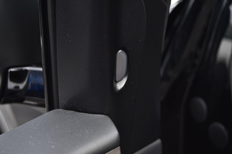 Nissan Murano Vehicle Full-screen Gallery Image 11