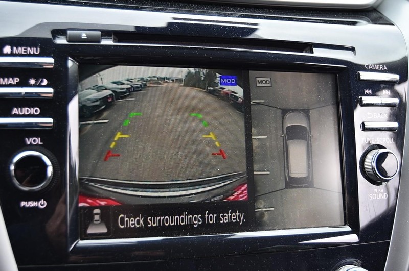 Nissan Murano Vehicle Full-screen Gallery Image 15