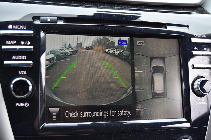 Nissan Murano Vehicle Full-screen Gallery Image 18