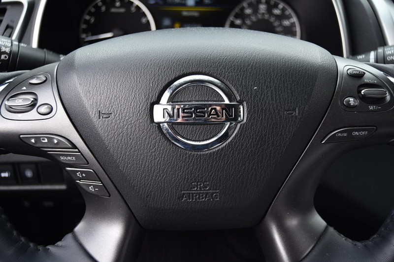 Nissan Murano Vehicle Full-screen Gallery Image 23