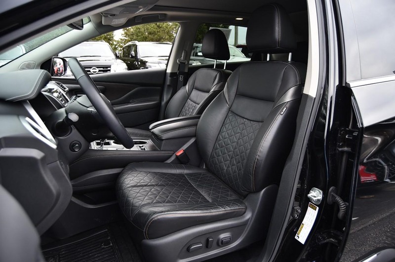 Nissan Murano Vehicle Full-screen Gallery Image 24