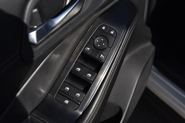 Nissan Rogue Vehicle Image 09