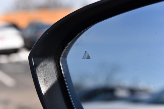 Nissan Rogue Vehicle Image 10