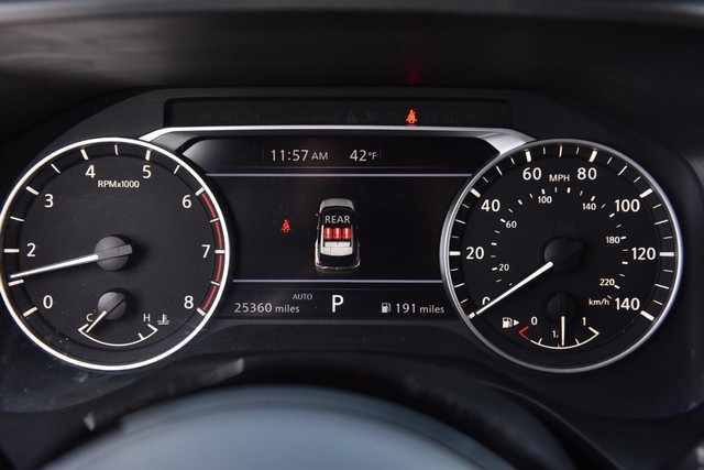 Nissan Rogue Vehicle Image 12