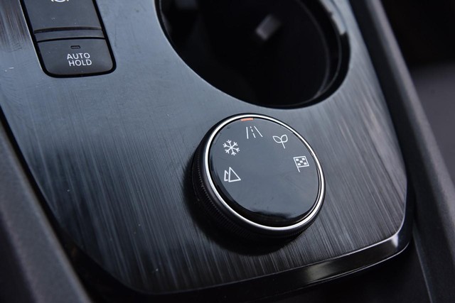 Nissan Rogue Vehicle Image 17