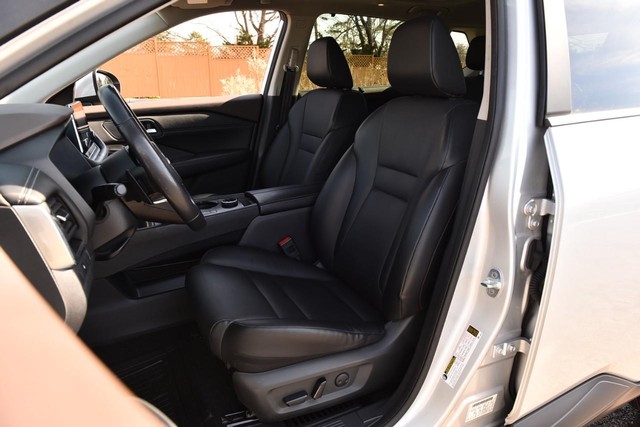 Nissan Rogue Vehicle Image 19