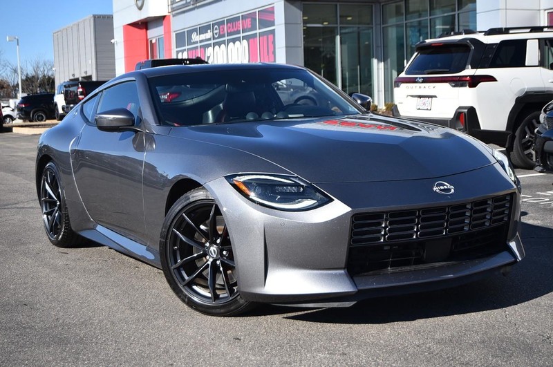 Nissan Z Vehicle Full-screen Gallery Image 2