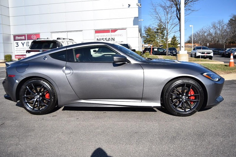 Nissan Z Vehicle Full-screen Gallery Image 5