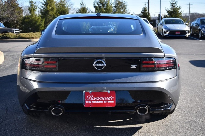 Nissan Z Vehicle Full-screen Gallery Image 6