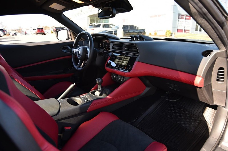 Nissan Z Vehicle Full-screen Gallery Image 9