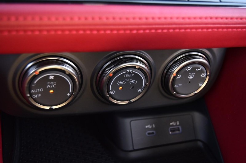 Nissan Z Vehicle Full-screen Gallery Image 17