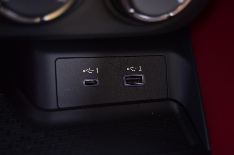 Nissan Z Vehicle Full-screen Gallery Image 18