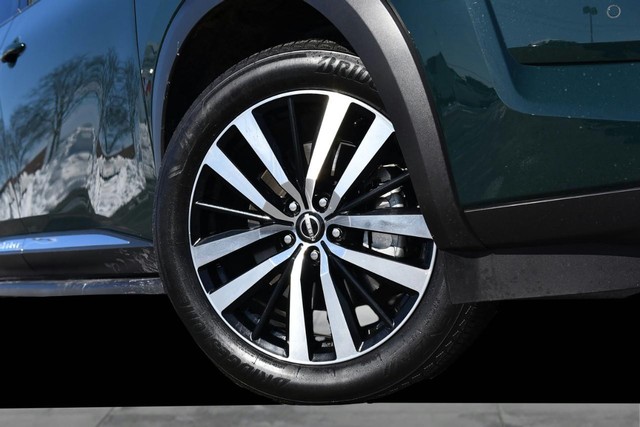 Nissan Pathfinder Vehicle Image 03