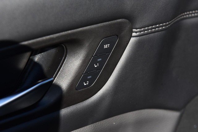 Nissan Pathfinder Vehicle Image 10