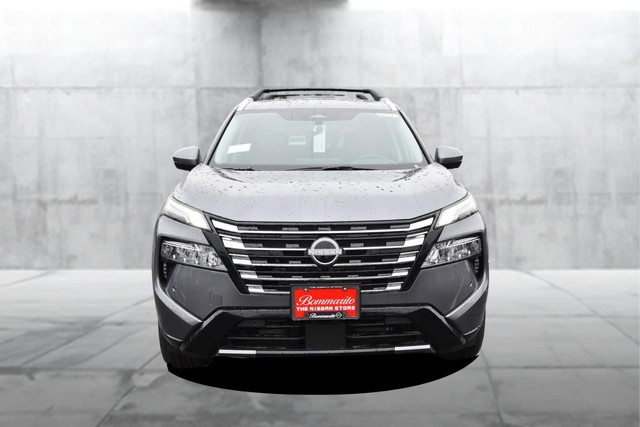 Nissan Rogue Vehicle Full-screen Gallery Image 4