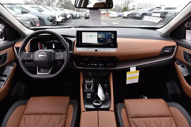 Nissan Rogue Vehicle Full-screen Gallery Image 8